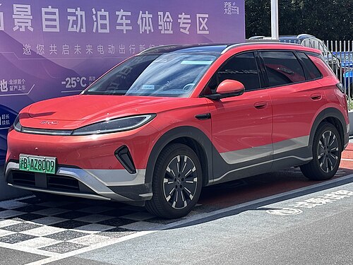 BYD Sealion 05 EV รุ่นปรับโฉมปี 2026 สีแดง มุมหน้าเฉียง