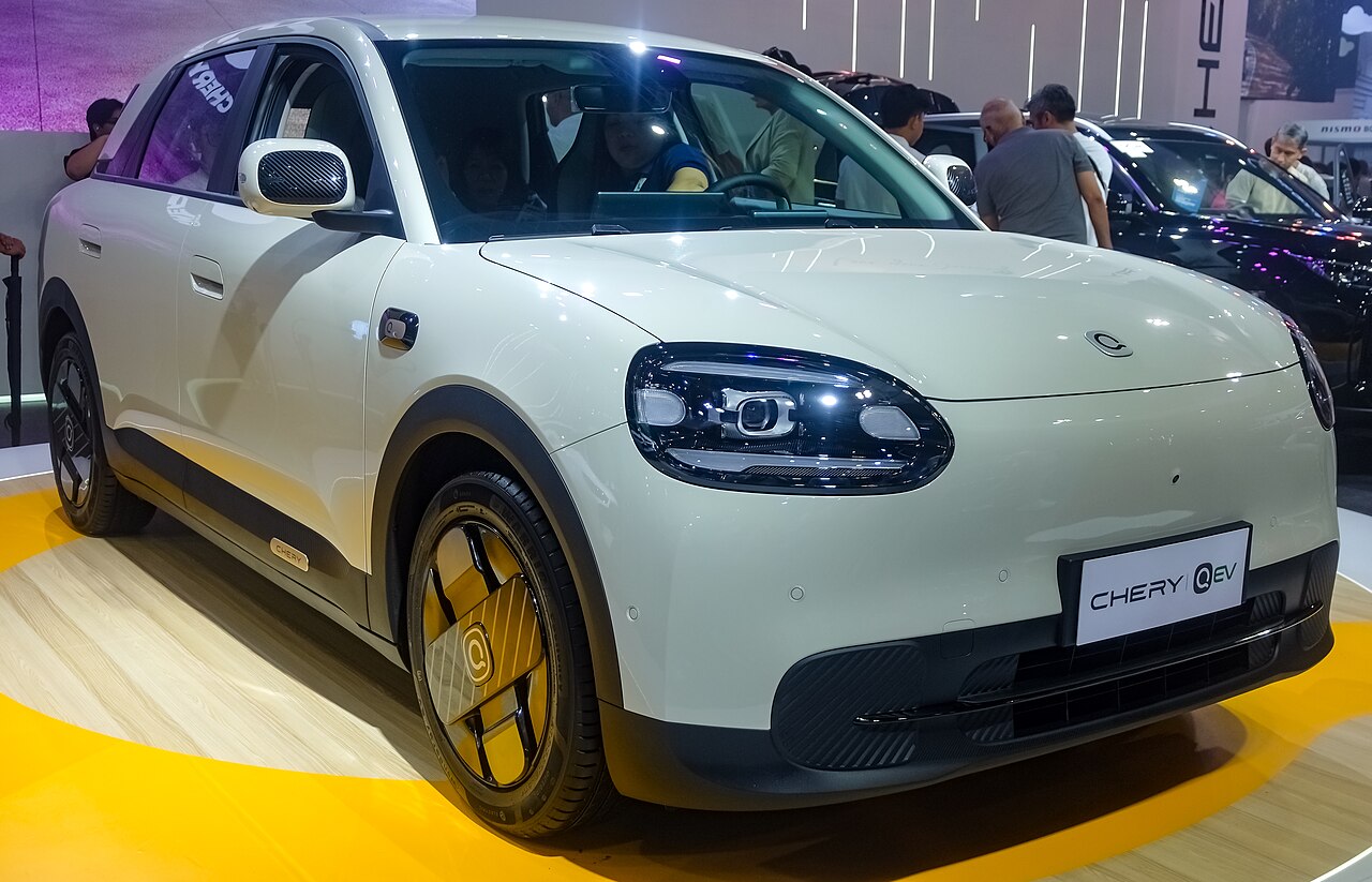 Chery QEV (QQ3 EV รุ่นที่ 3) สีขาวครีม จัดแสดงในงาน Philippine International Motor Show 2026