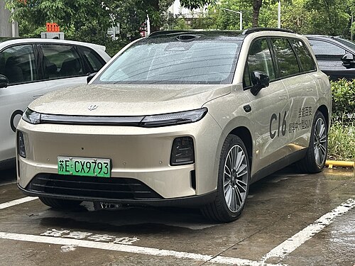 Leapmotor C16 รุ่นปรับโฉม สีทองอ่อน มุมหน้าเฉียง