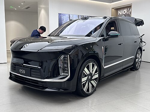 Nio ES9 (ปี 2026) สีดำ มุมหน้าเฉียง จัดแสดงในร้าน NIO ที่จีน