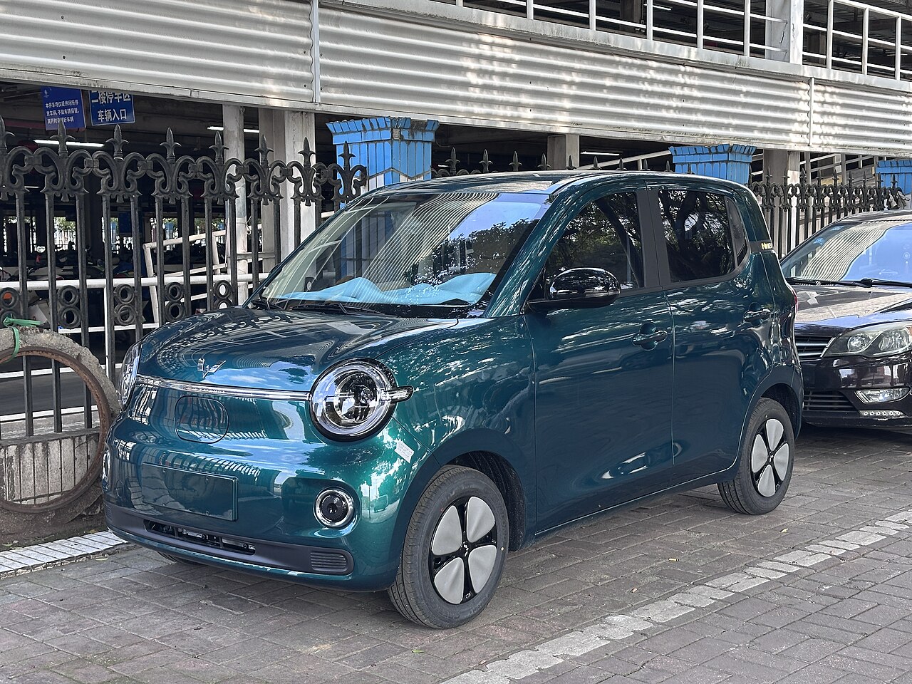Wuling Hongguang Mini EV เจเนอเรชันที่ 5 (รุ่นปี 2026) แบบ 5 ประตู สีเขียว มุมหน้าเฉียง ในจีน