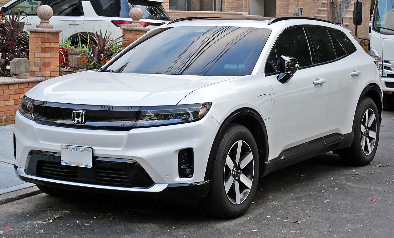 Honda Prologue SUV ไฟฟ้าสีขาว มุมด้านหน้า
