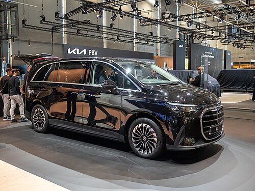 Mercedes-Benz VLE 300 สีดำ จัดแสดงในงาน IAA 2026 ที่ฮันโนเวอร์