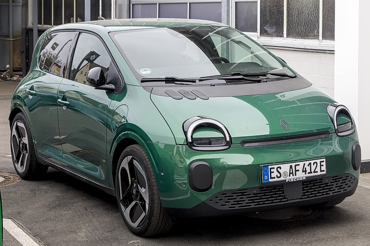 Renault Twingo E-Tech สีเขียว รถไฟฟ้าคันเล็กที่ใช้พื้นฐานเดียวกับ Nissan PIXO