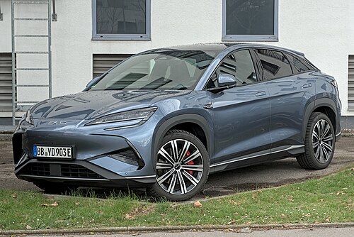 BYD Sealion 7 สีเทาอมฟ้า มุมด้านหน้า