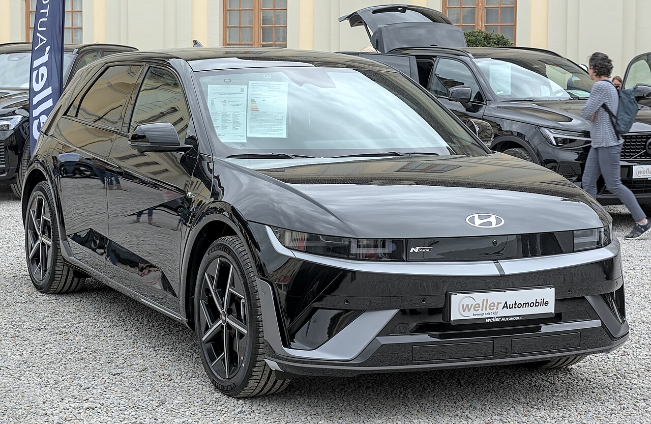 Hyundai IONIQ 5 N Line สีดำ รุ่นปรับโฉม มุมด้านหน้า