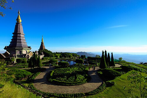 พระมหาธาตุนภเมทนีดลและนภพลภูมิสิริ ใกล้ยอดดอยอินทนนท์ จังหวัดเชียงใหม่